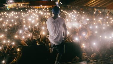 Niño de dos años sorprendió al cantante Deeikel con lo que hizo en uno de sus conciertos