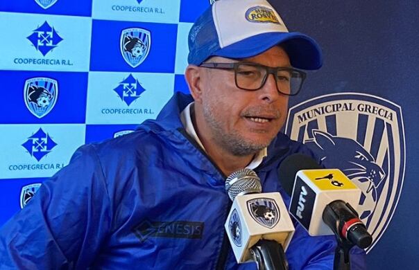 Gabriel Simón fue destituido como técnico de Grecia. Twitter.