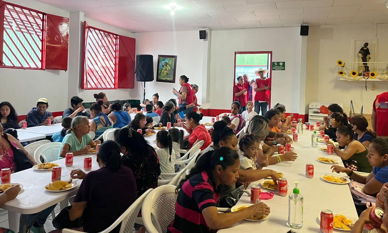 El padre Sergio Valverde Espinoza, presidente y director de la Asociación Obras del Espíritu Santo, abrió una sucursal del comedor de la Asociación en La Carpio y así comenzó a llenar más de mil pancitas de niños, jóvenes, adultos y adultos mayores