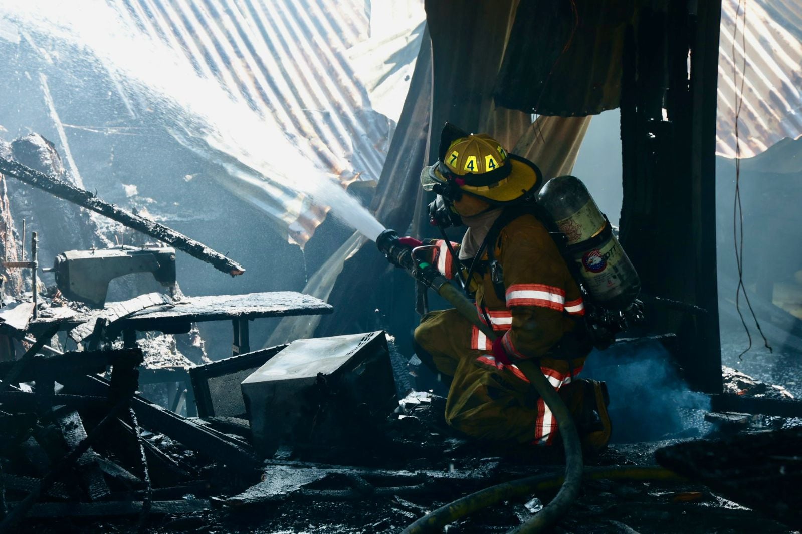 Tres niñas y un adulto fallecieron en un incendio que arrasó con una casa y una ebanistería en Quesada Durán, Zapote este miércoles 17 de diciembre.