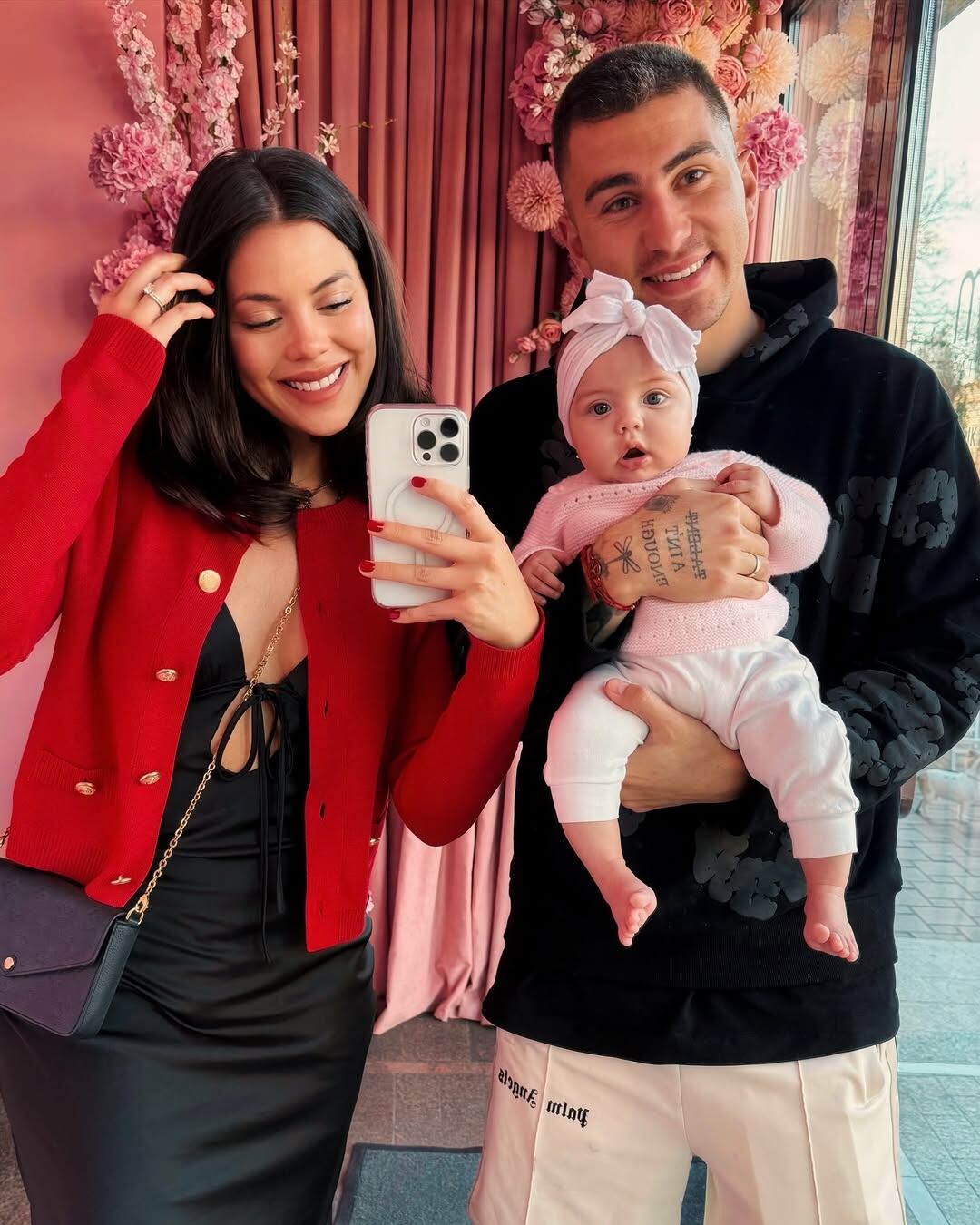 Laura Ortega, Fernán Faerron  y su bebita habrían regresado al país