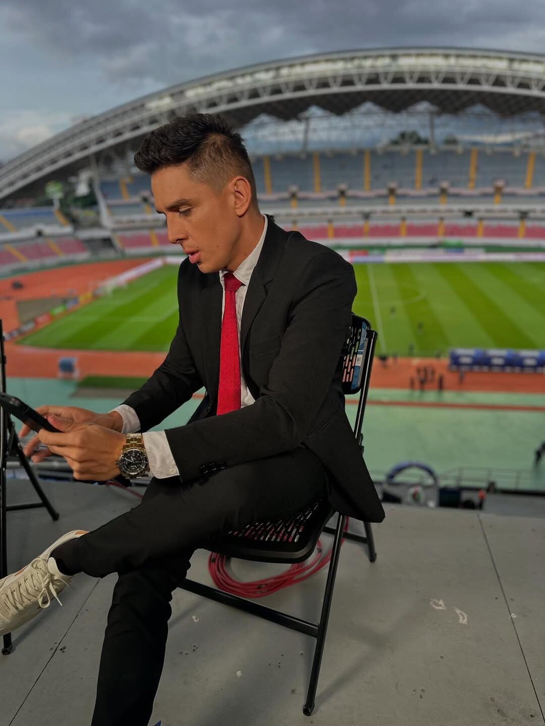 El periodista de Teletica Deportes, Juan Carlos Solano, reveló esta semana que está estudiando en la famosa Escuela de Innovación del Fútbol Club Barcelona.