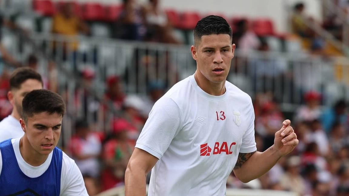 Alexis Gamboa recibió la tarjeta roja en el minuto 85 del partido entre Guanacasteca y Liga Deportiva Alajuelense.