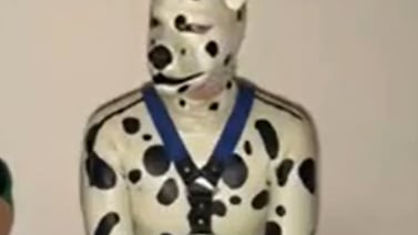 Hombre de 42 años abandonó a su esposa e hijos para vivir como un therian dálmata