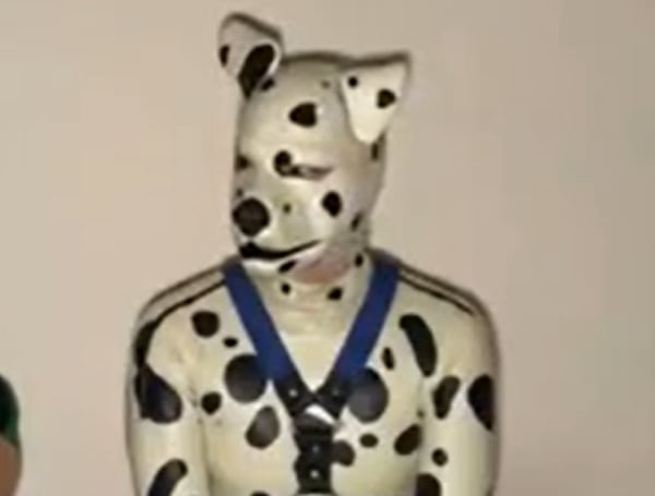 Pablo dejó Argentina para vivir como ‘therian’ dálmata en Tulum.