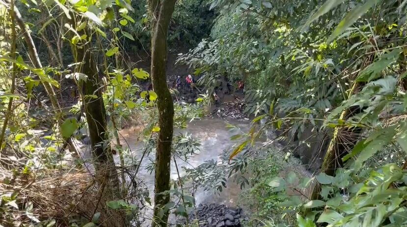 Búsqueda de hombre de 80 años desaparecido en Sarchí. Foto Cruz Roja.