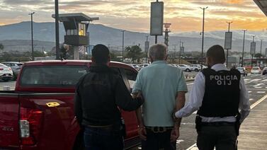 Policía detiene en aeropuerto a gringo que quería huir del país al ser investigado por grave delito
