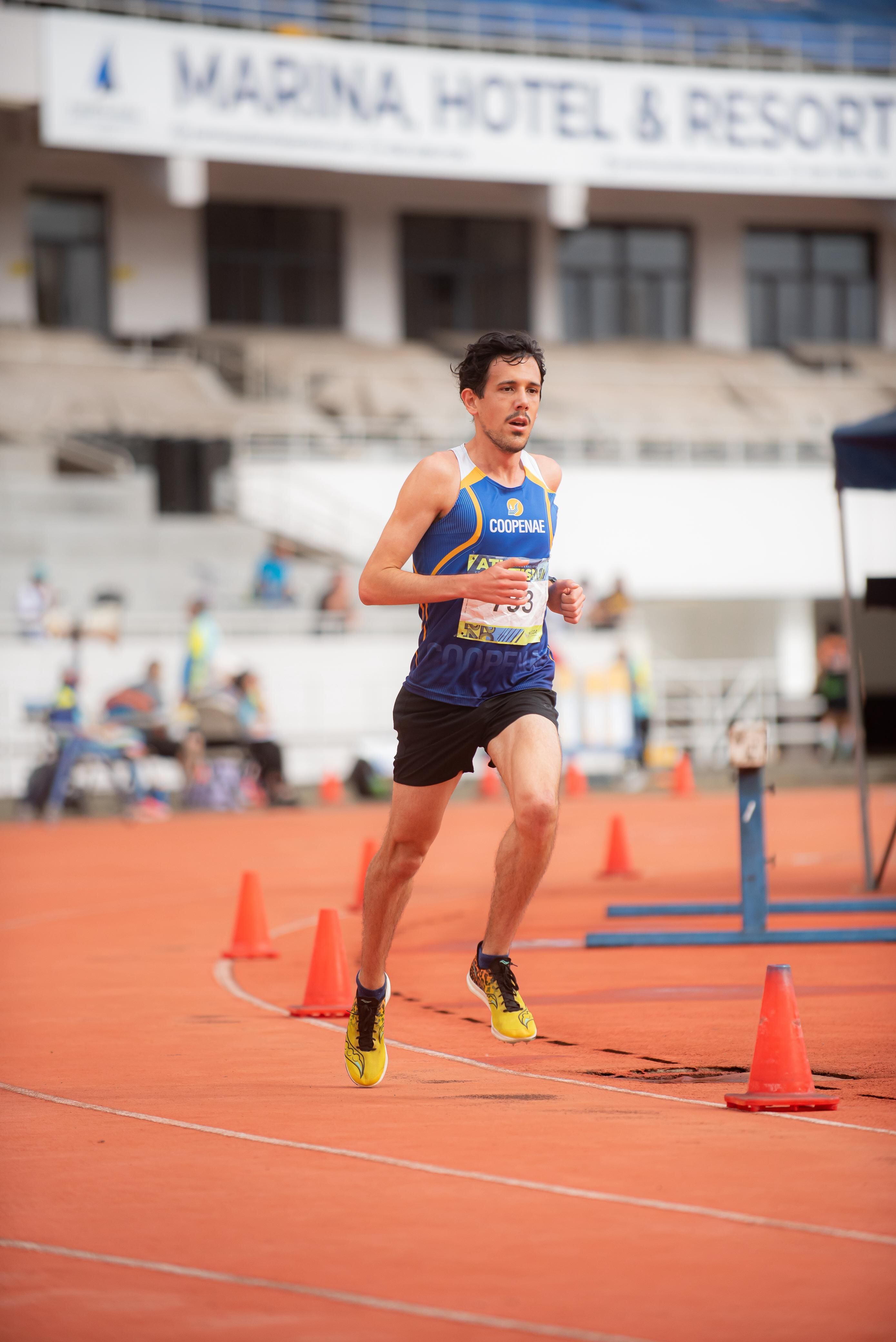 Daniel Johanning y su padre, don Marco comparten algo más que la sangre y es el amor por el deporte. Cortesía.