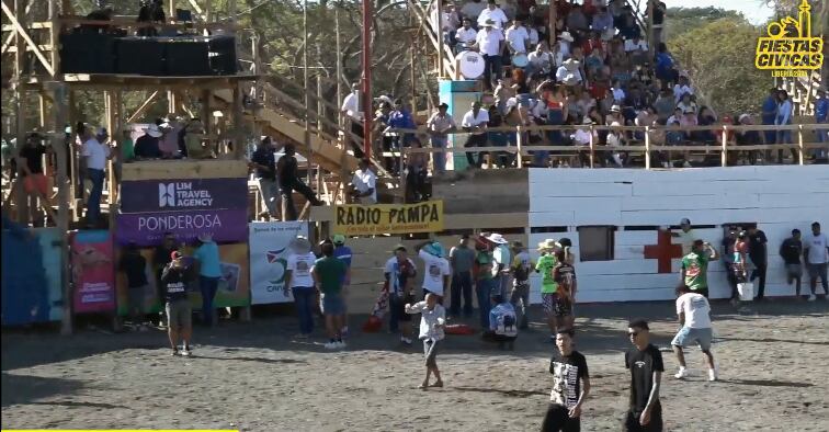 Torero improvisado sufre cornada cuando disfrutaba de fiestas en Liberia, Guanacaste. Foto: Fiestas Cívicas de Liberia