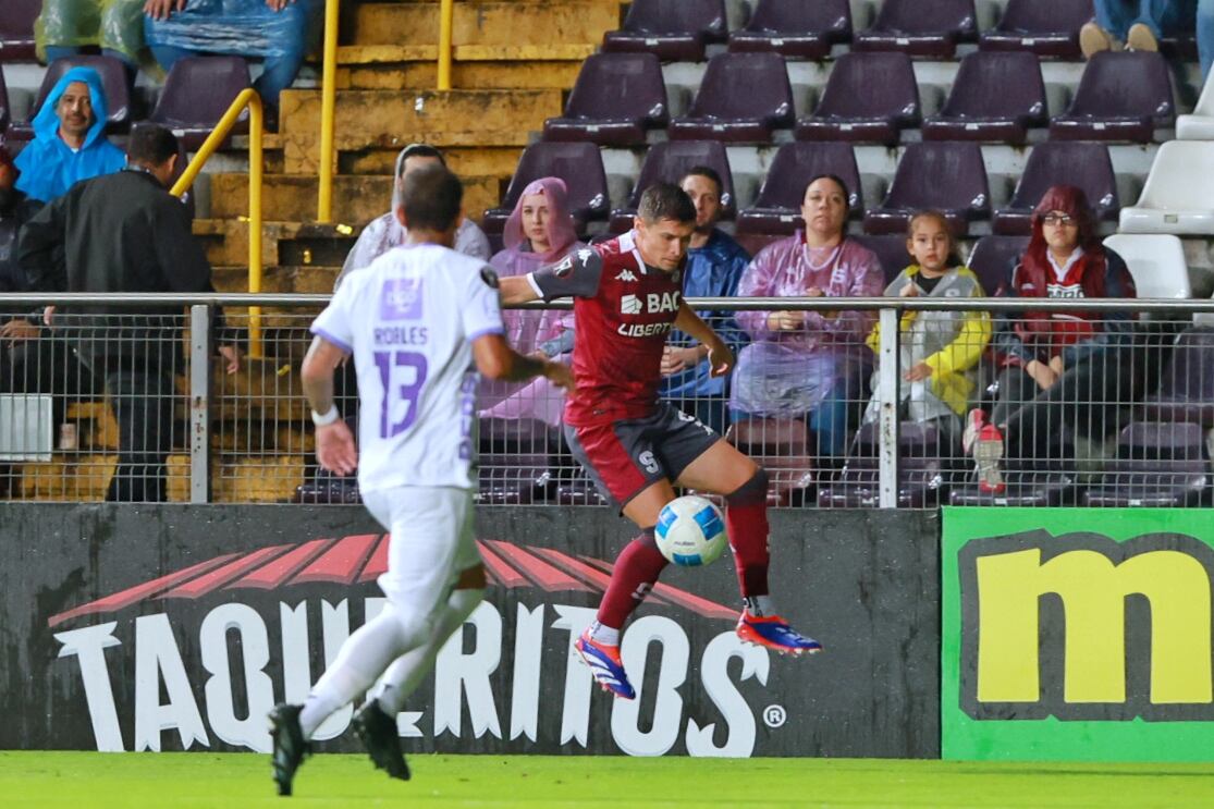 39/10/2024/ Juego entre Deportivo Saprissa vs Comunicaciones durante  la Central American Cup en el estadio Ricardo Saprissa / foto John Durán