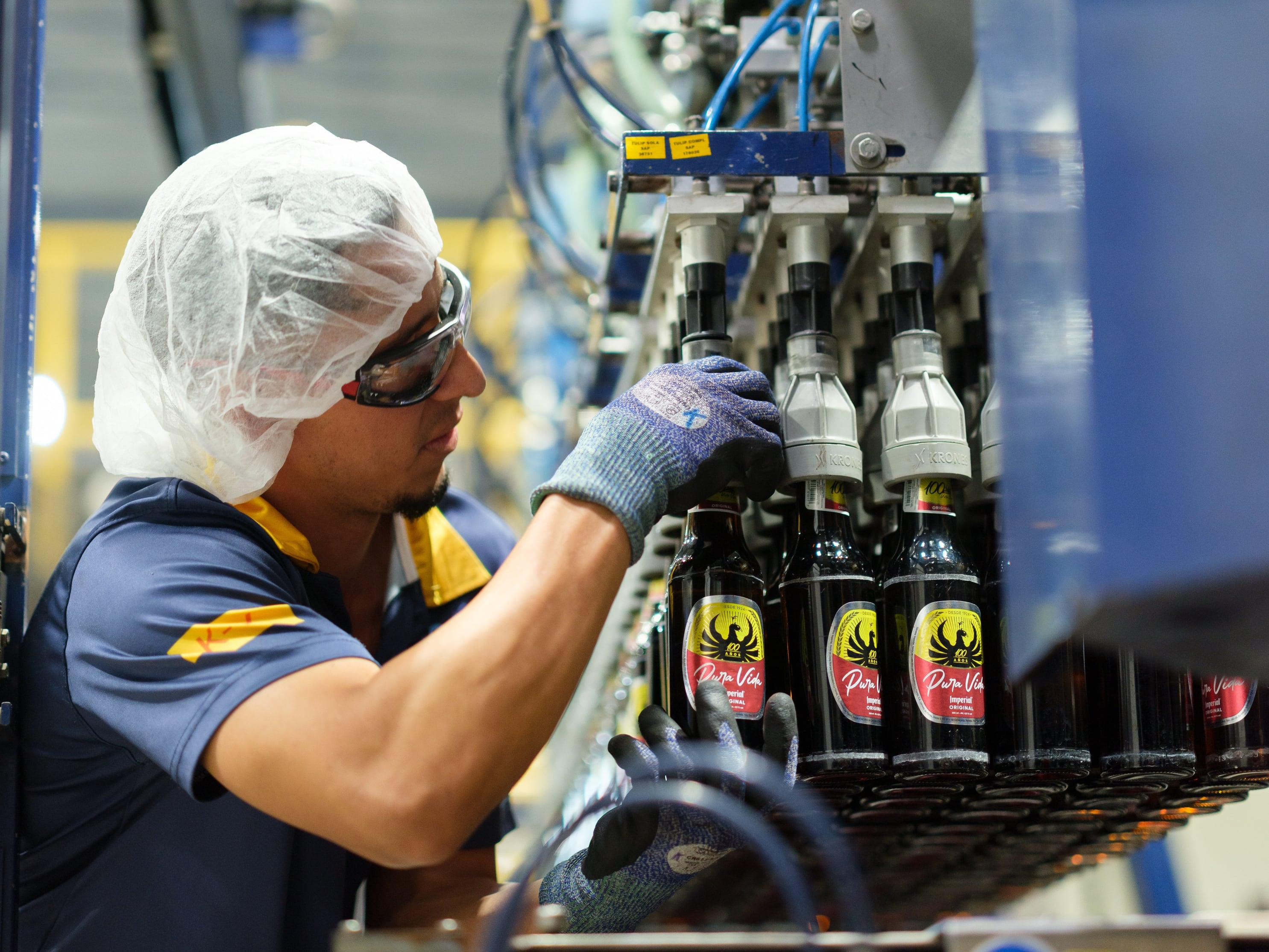 Imágenes del 2024 de Fifco, planta productora, almacén y cervezas.