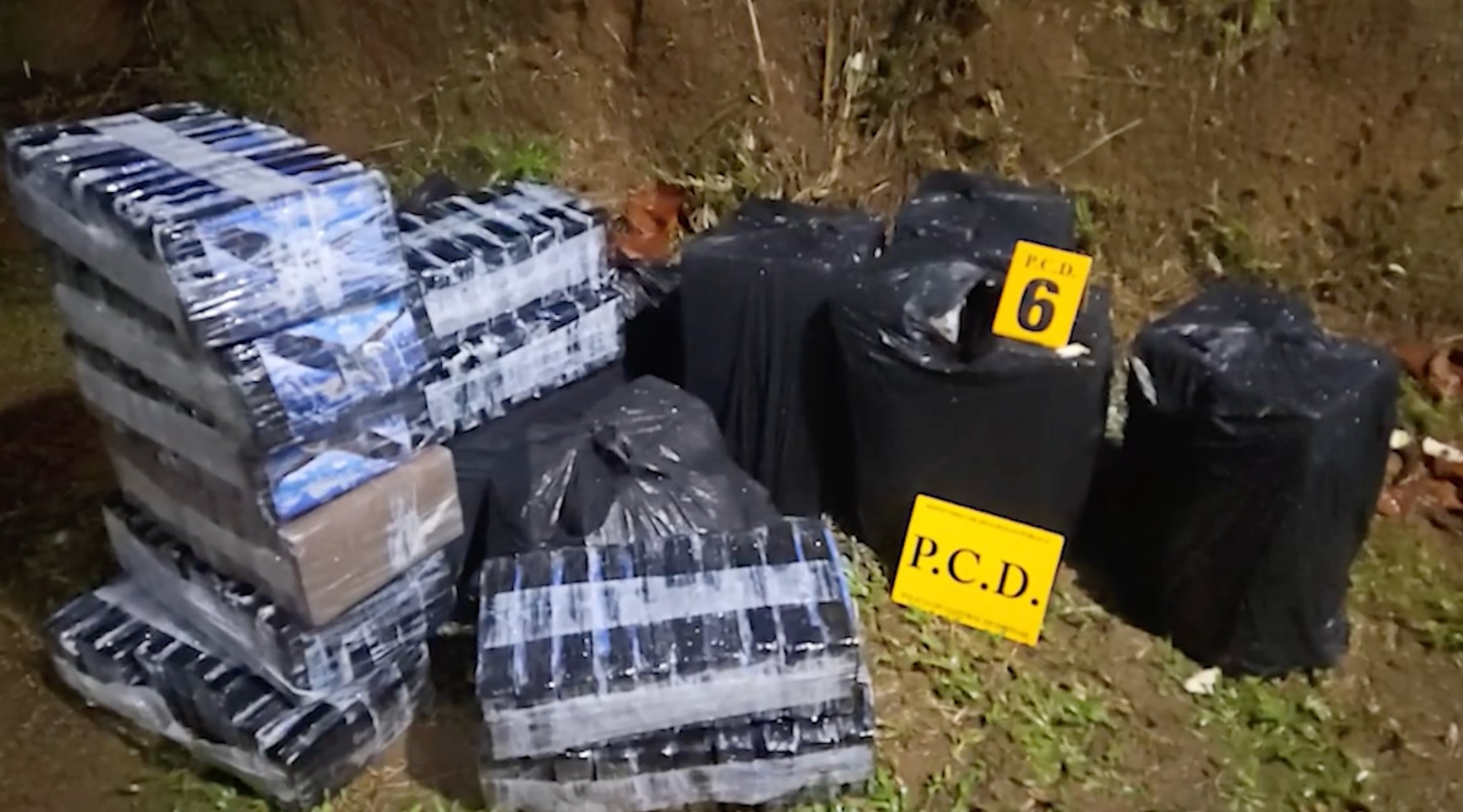Decomiso de drogas y armas 3D en mansión en Osa
