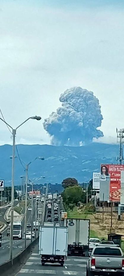 Erupción del volcán Poás