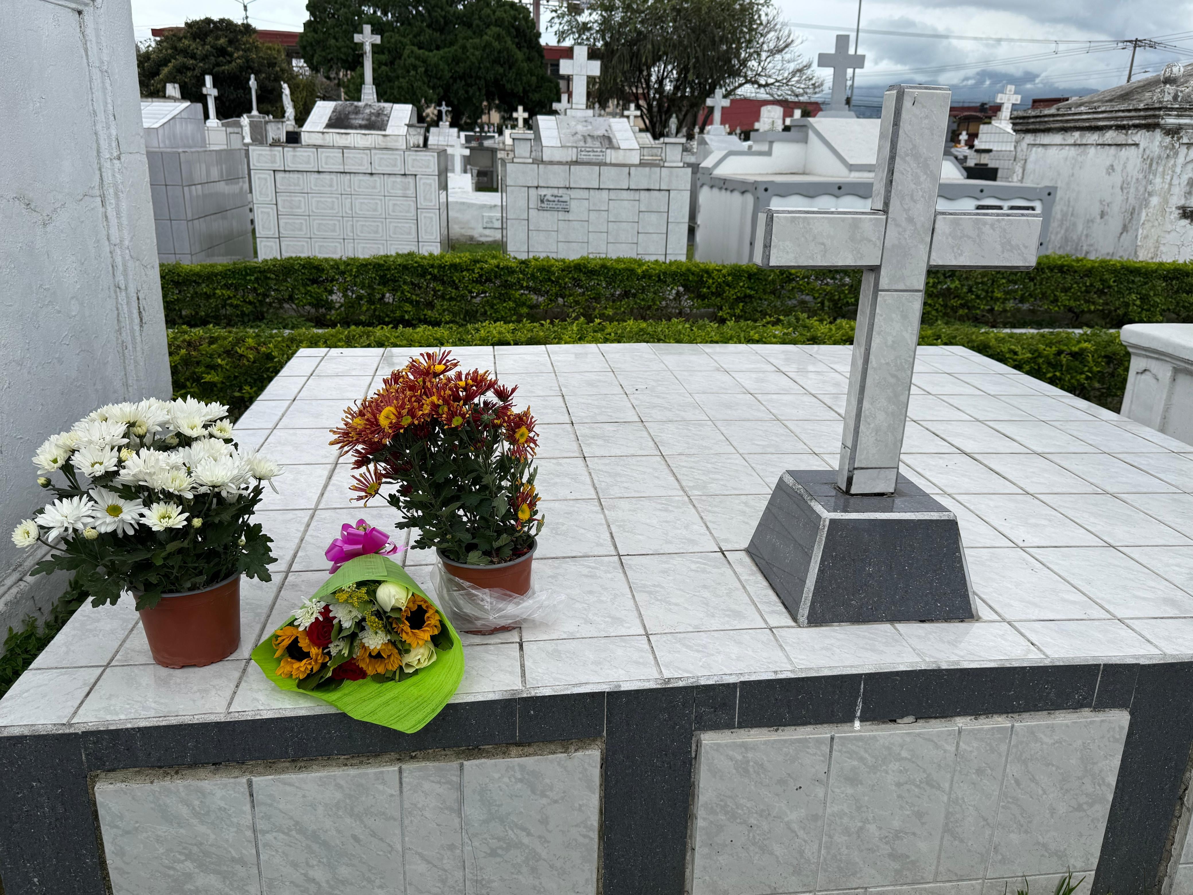 El sábado 15 de agosto del 2026, Día de las Madres, realizamos un recorrido por tres cementerios en San José: el Obreros, el General y el Municipal de Desamparados
