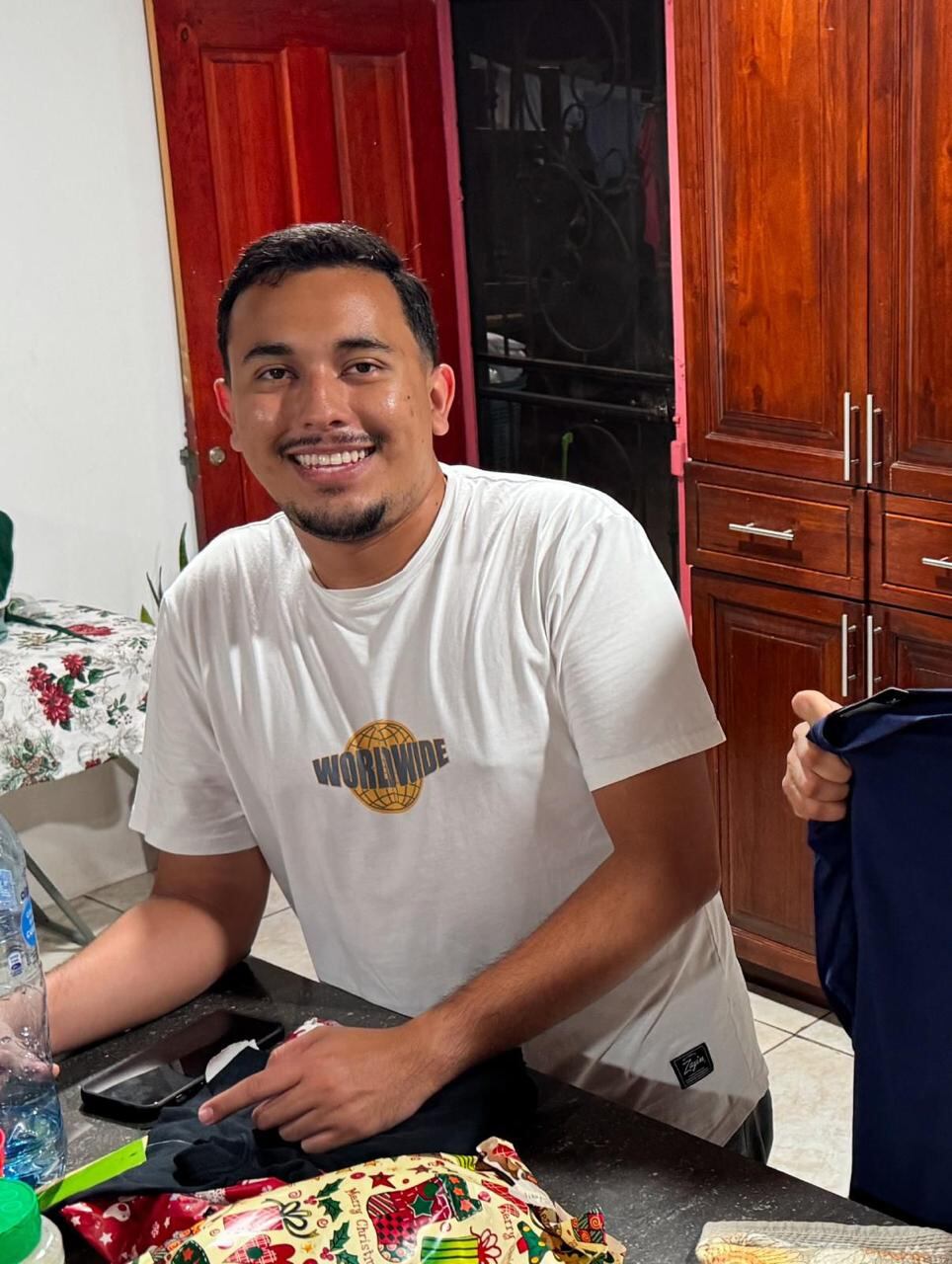Kendall Xavier Boniche Parrales, era un joven contador de 23 años, murió el domingo 5 de enero en un accidente de tránsito en Sardinal, Guanacaste. Foto: Lilliana Parrales para La Teja
