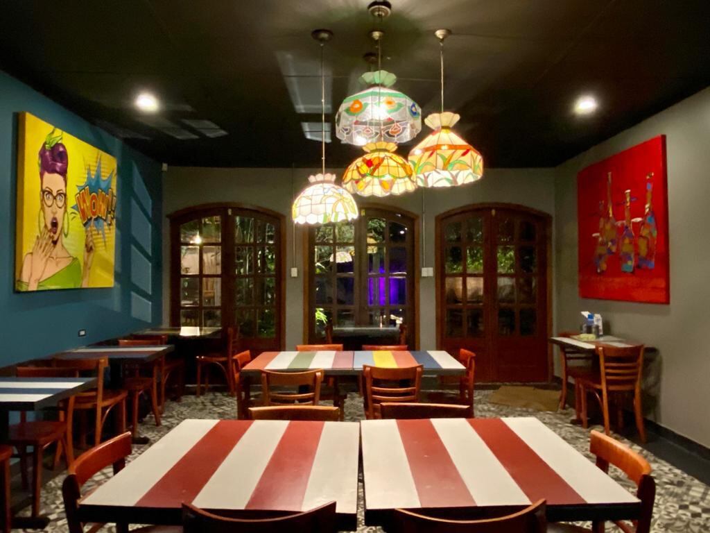 Don Carlos Felipe Huezo confirma que su restaurante Friday's está en venta