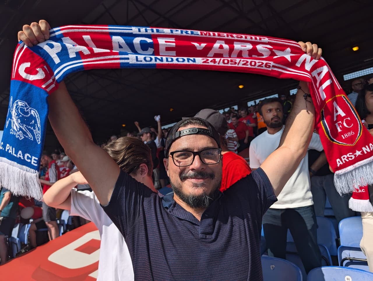 Arturo Corrales, aficionado costarricense del Arsenal, está viviendo todo un sueño en Londres.