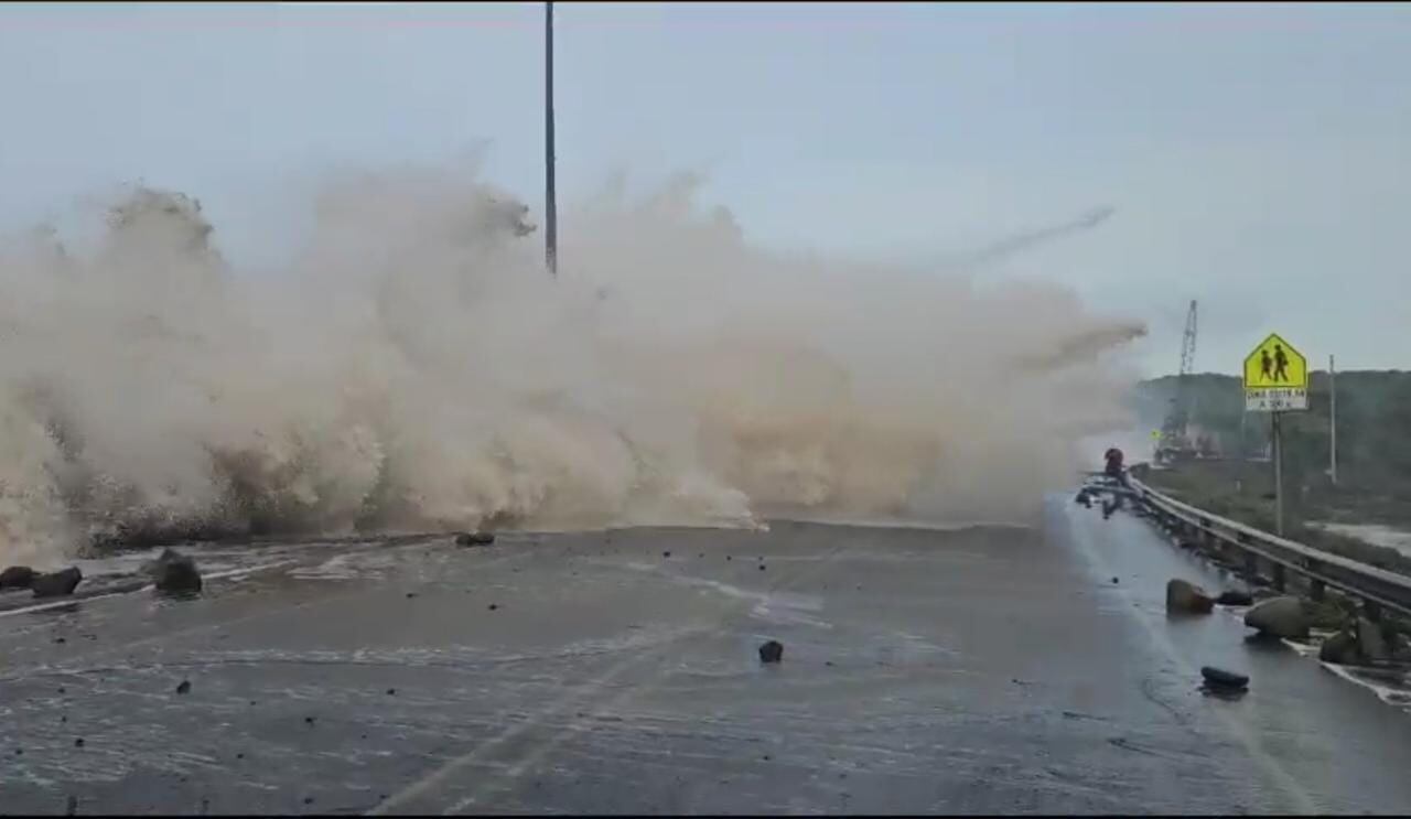 El fuerte oleaje está causando estragos desde el fin de semana en Caldera.