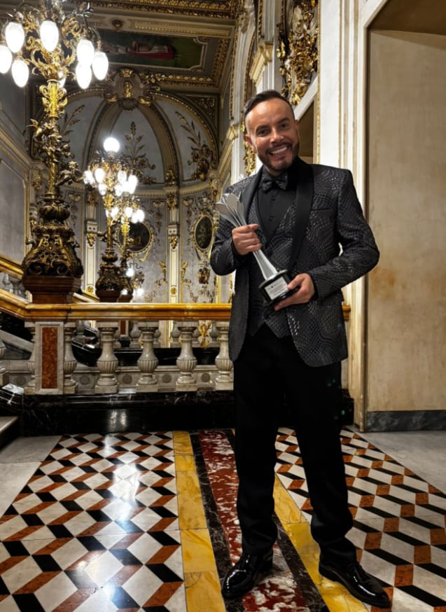 José Víquez, actor y presentador de canal 8, recibió su premio a mejor actuación de los Premios Nacional de Cultura 2024.