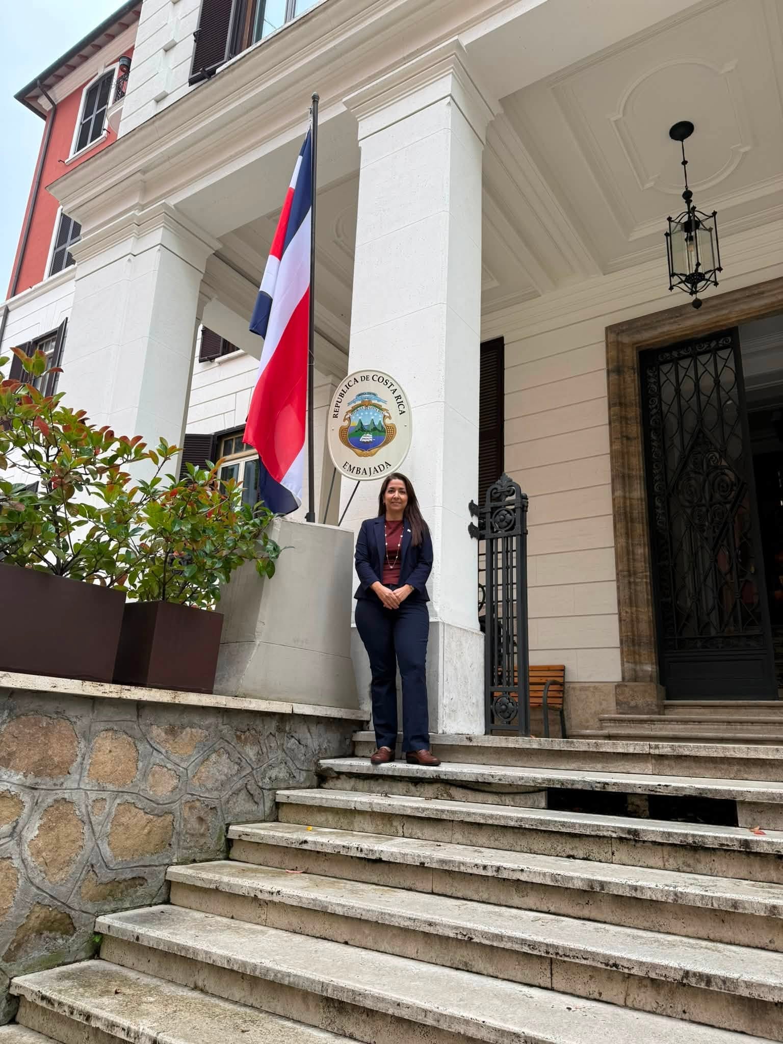 La ex-vicepresidenta Mary Munive compartió fotografías en su nuevo puesto de trabajo.