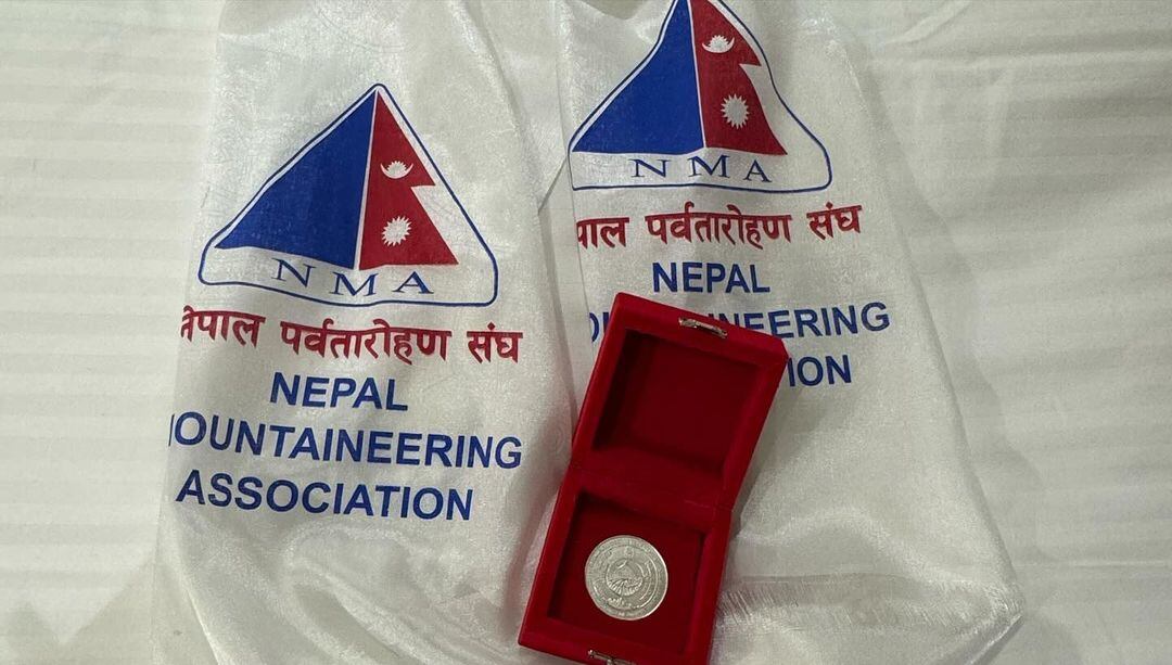 Ligia Madrigal recibió un reconocimiento en Nepal por conquistar la cima del Everest, en el Día Internacional del Everest.