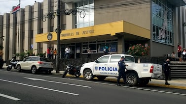 A esto se exponen joven que agredió a muchacha en bus y cómplices que grabaron y no hicieron nada