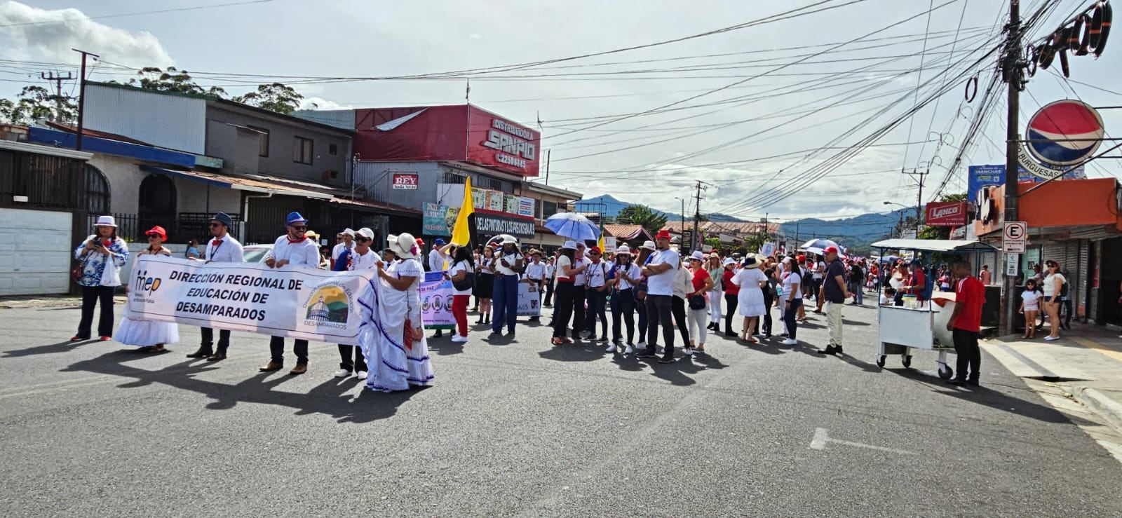 Desamparados se tiró a la calle para celebrar los 202 años de la Independencia.