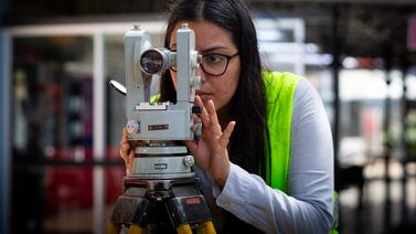 UNA ofrece carreras y becas para convertirse en profesional de excelencia