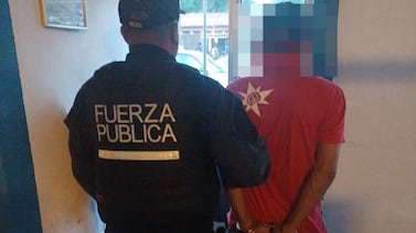 Iba tranquilo en un vehículo, pero la Policía ya sabía quién era: terminó detenido en Guanacaste