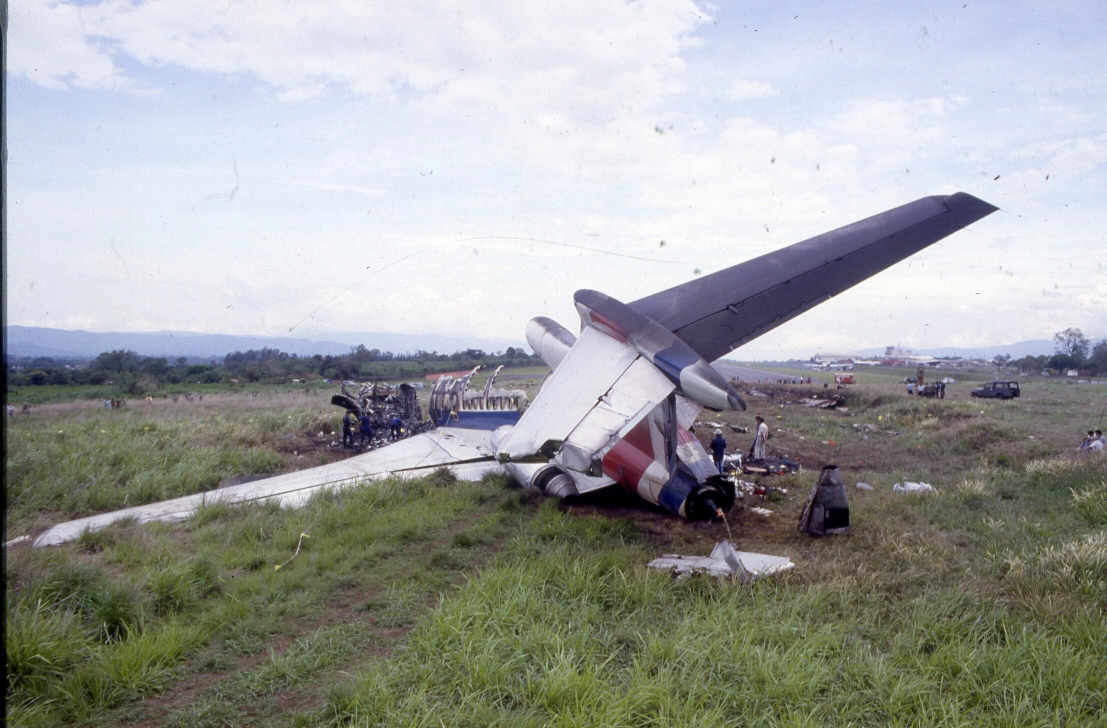 Avión de Lacsa accidentado en 1988. Archivo.
