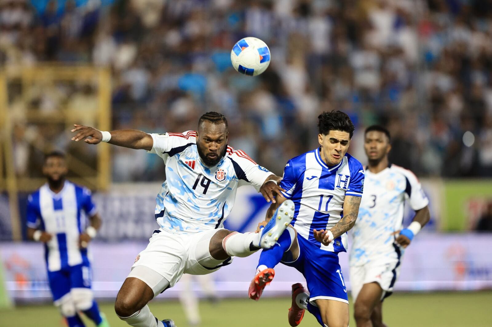 Kendall Waston mostró su jerarquía al regresar a la Selección de Costa Rica.