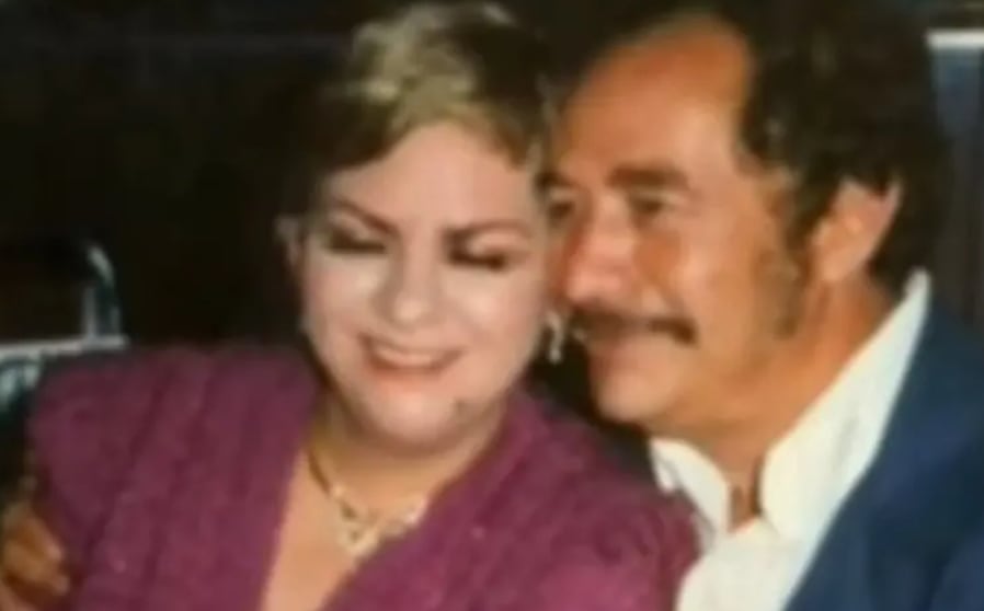 Paquita la del barrio se casó primero con Miguel Gerardo Martínez.