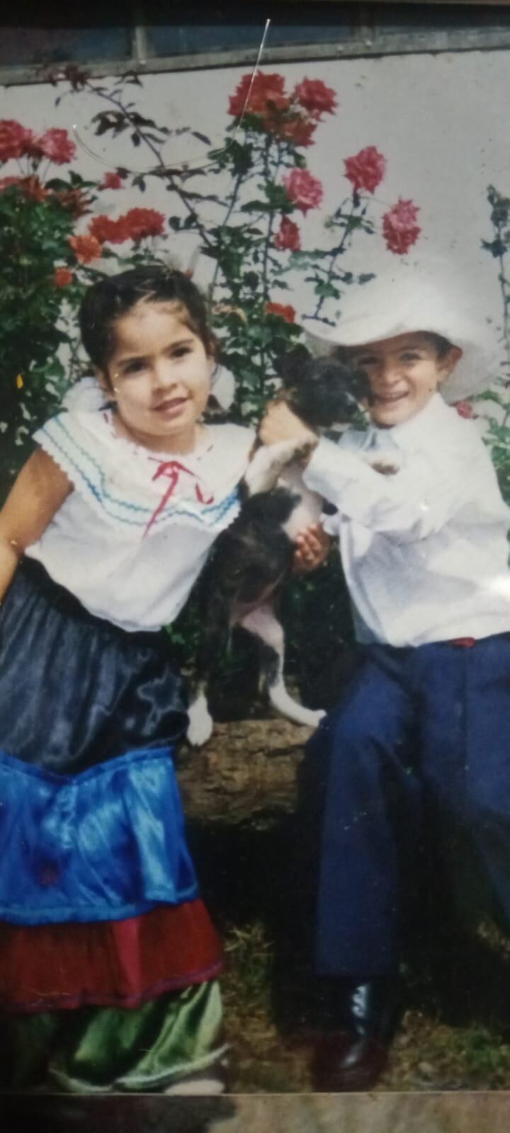 La joven de Desamparados fue víctima de burlas y abusos durante años por su cuerpo. Ahora, con 80 kilos y 1.59 de estatura, es una de las semifinalistas del Miss Universo Costa Rica San José 2025. “Chancha de monte”. Esas tres palabras cargadas de crueldad y agresión, le decían a Ángeles Morales Bonilla las compañeras de escuela y colegio.