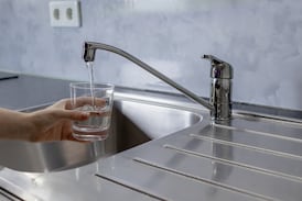 Ministerio de Salud confirma que se detectó algo peligroso en el agua que llega a los hogares de este cantón