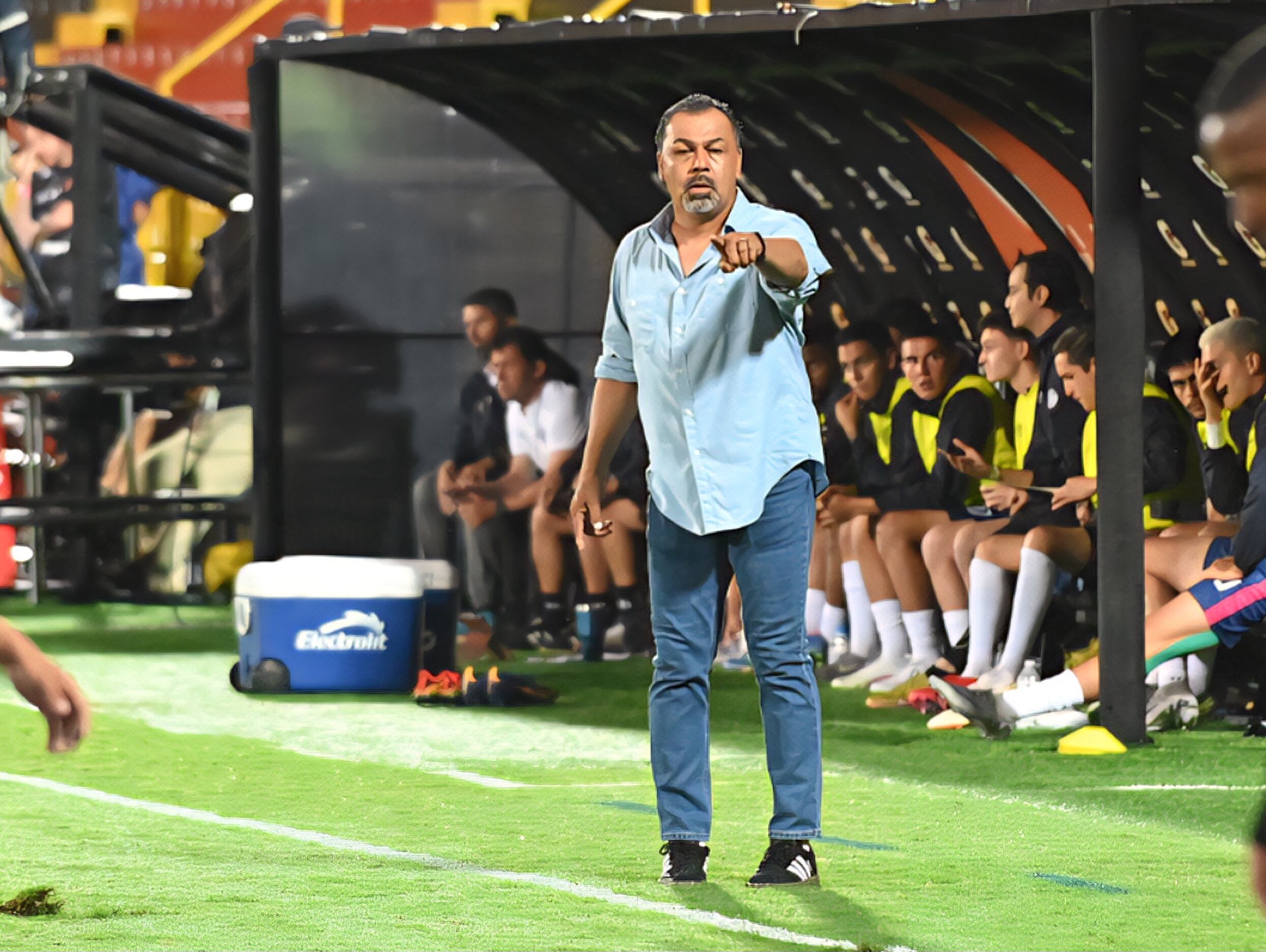 03 de agosto del 2025. Estadio Alejandro Morera Soto. 18:00 hrs. Jornada 2 del Torneo de Apertura 2025 del Campeonato Nacional de fútbol de Primera División. La Liga Deportiva Alajuelense (LDA) enfrenta como local al Guadalupe F.C. En la foto: Ambiente previo al juego, directores técnicos Oscar Ramírez y Fernando Palomeque, acciones del juego. Foto: Albert Marín.