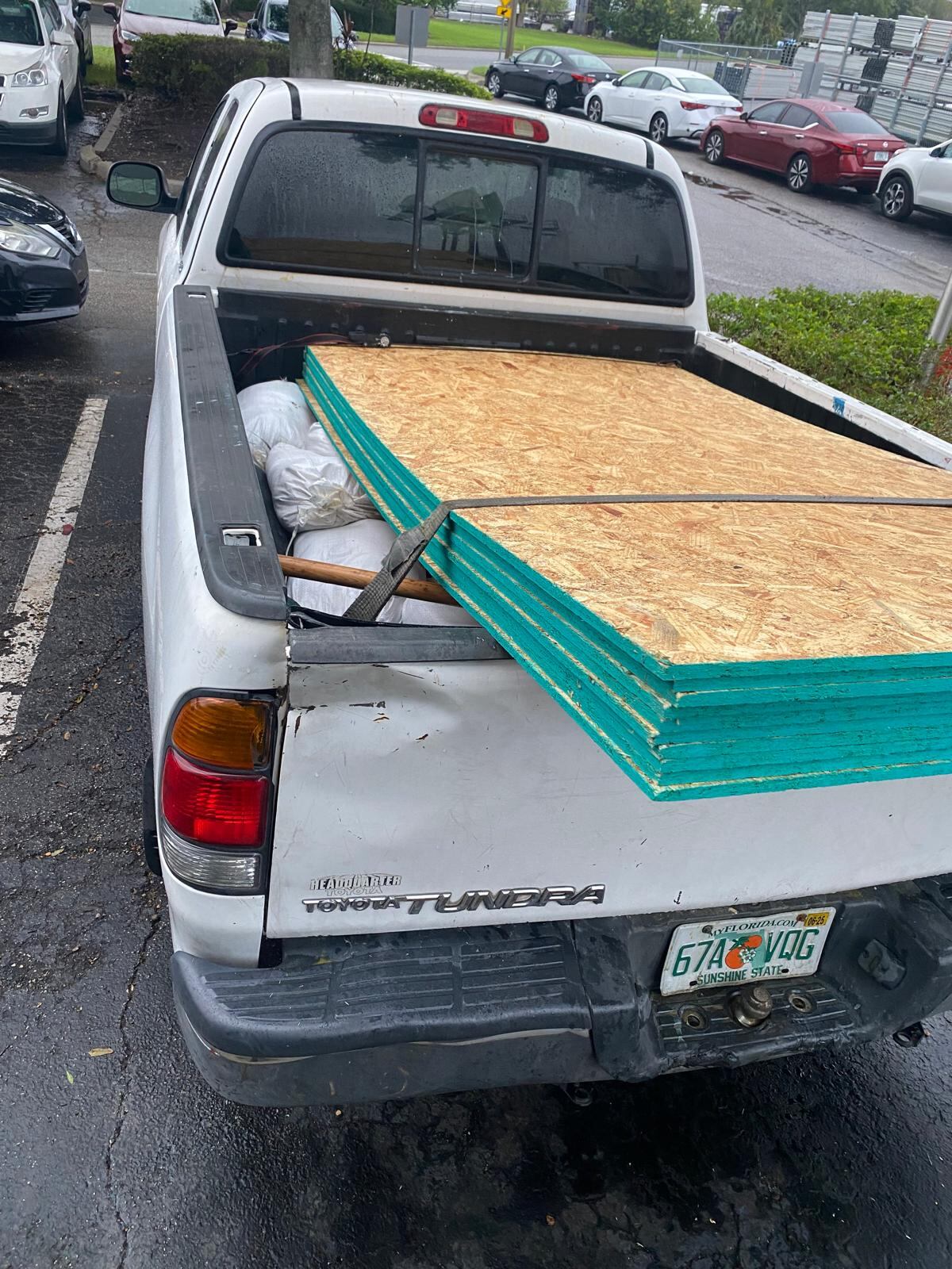 Don Jorge “Coco” Garro, asegura que por donde él vive el huracán Milton solo pasará en categoría 2 y por eso no evacua.