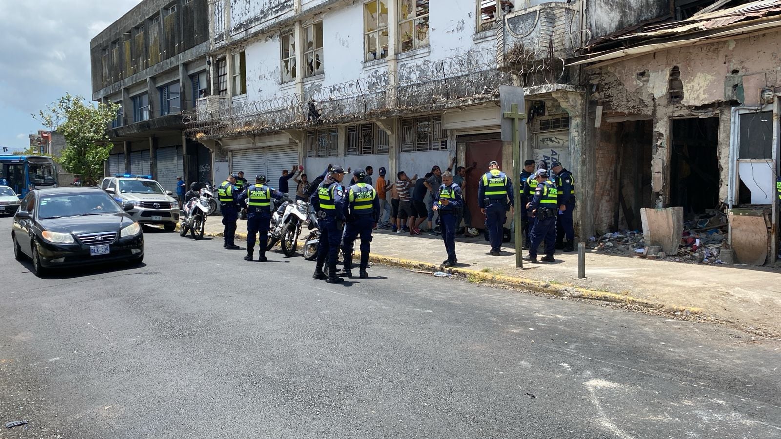 Zapatería Fausto Leiva, policía municipal intervención