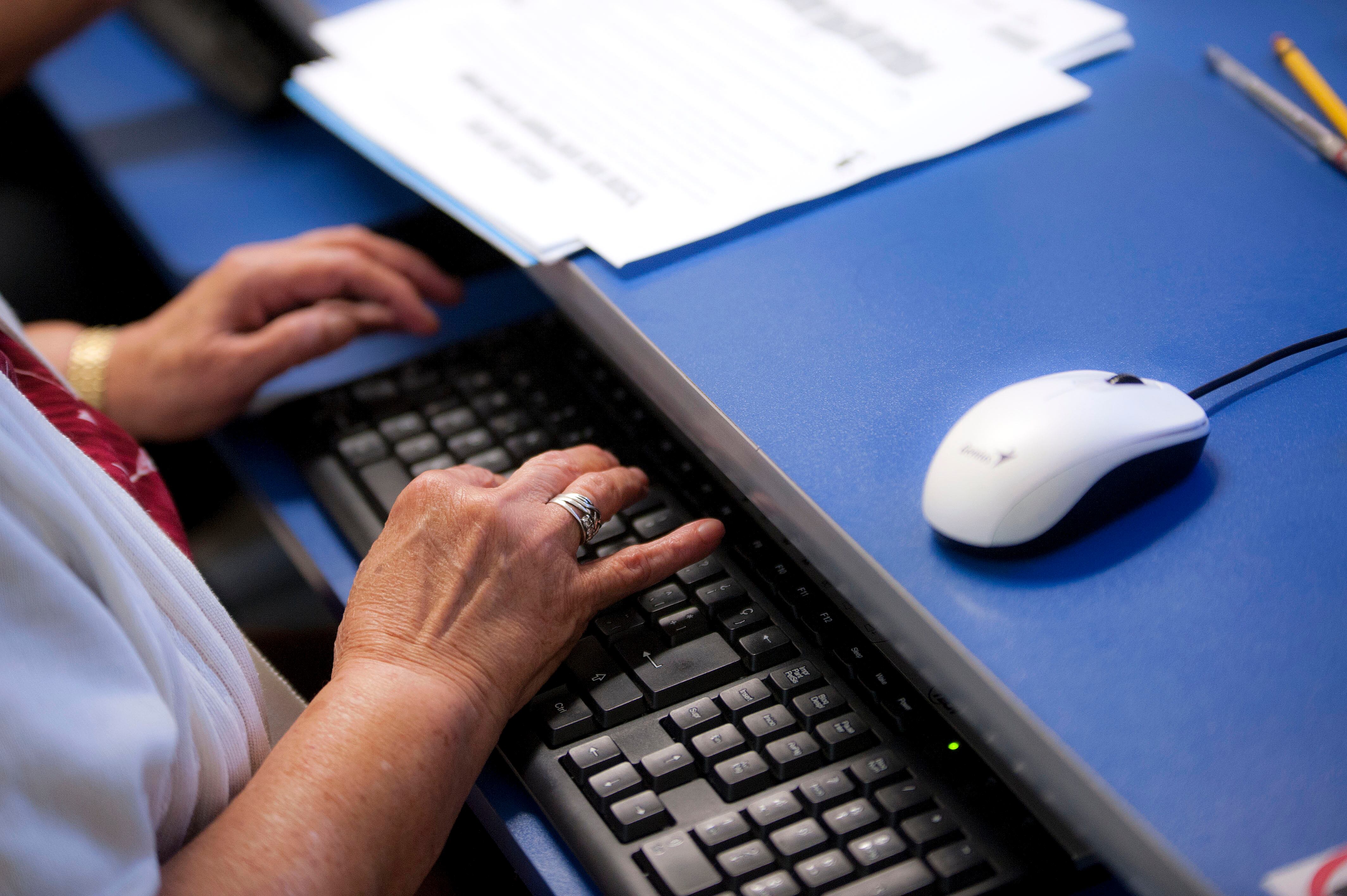 El I Estudio Nacional de uso, acceso y motivación de las personas mayores hacia las Tecnologías de la Información y Comunicación (TIC) en Costa Rica, comprobó que 86 de cada 100 de nuestros abuelitos, usan Internet y aparatos electrónicos