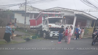 Bebé de un mes sobrevivió de milagro a violento accidente de camión en Cartago