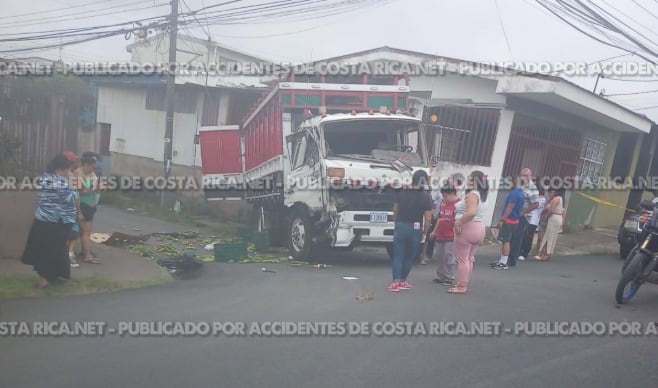 Choque camión Cartago.