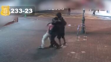 ¡Por la espalda! De esta forma asaltantes atacaron a hombre en pleno bulevar josefino