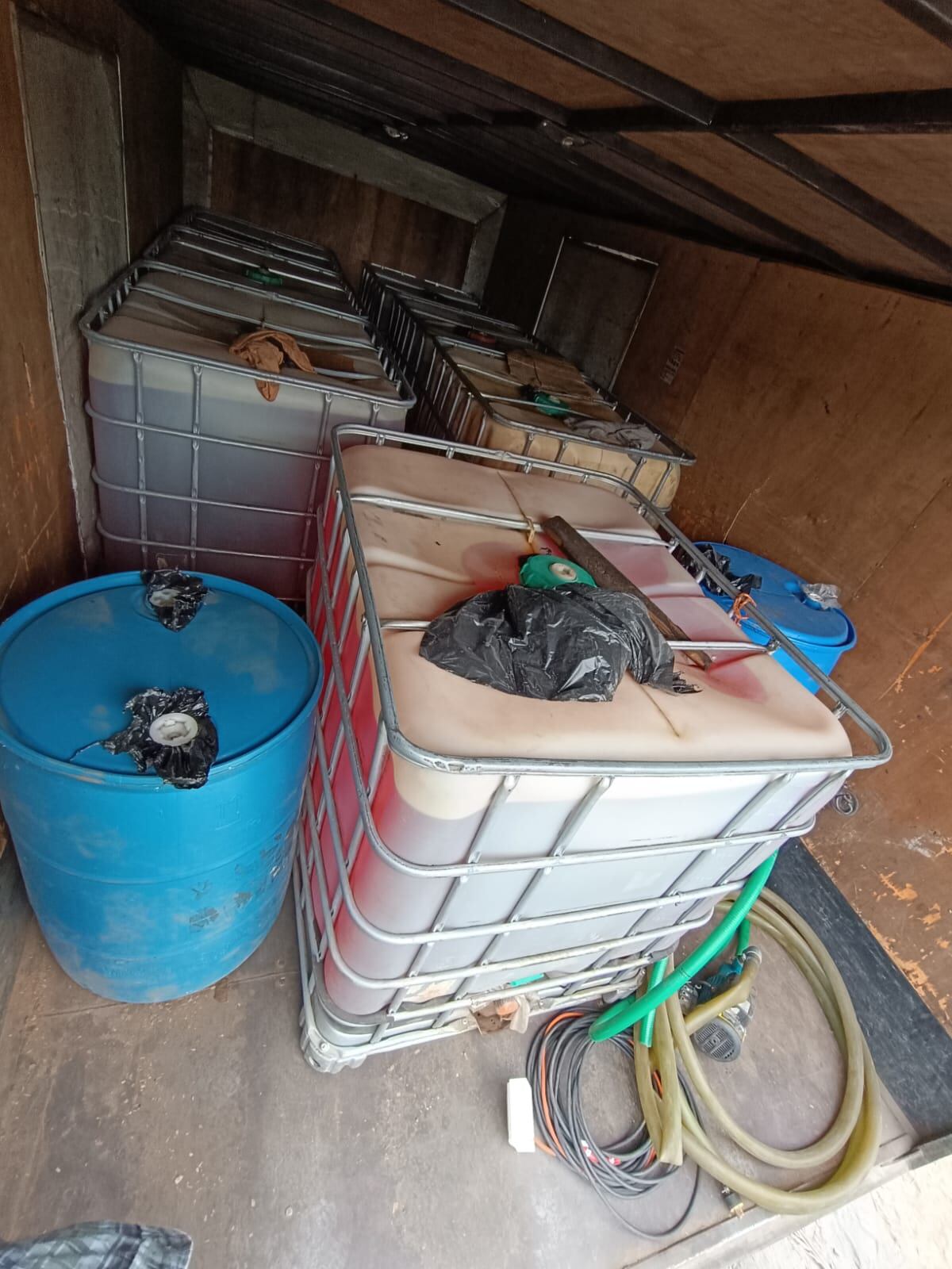 Detienen a 4 sospechosos de robar combustible en Limón.