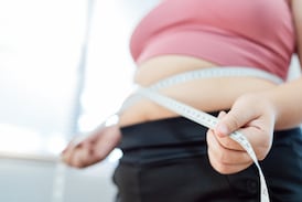 ¿La romana sube y usted come lo mismo? Cuidado, podría ser culpa de la perimenopausia