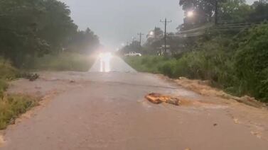 Onda tropical que golpea al país deja a un hombre desaparecido este sábado