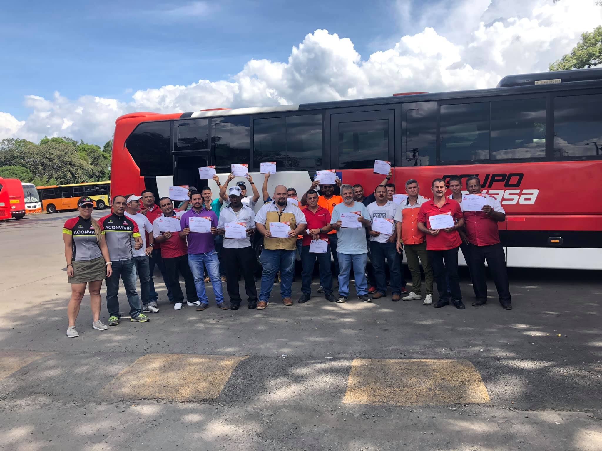 Tuasa montó en bicicleta a sus choferes para que sientan el ácido de andar en carretera