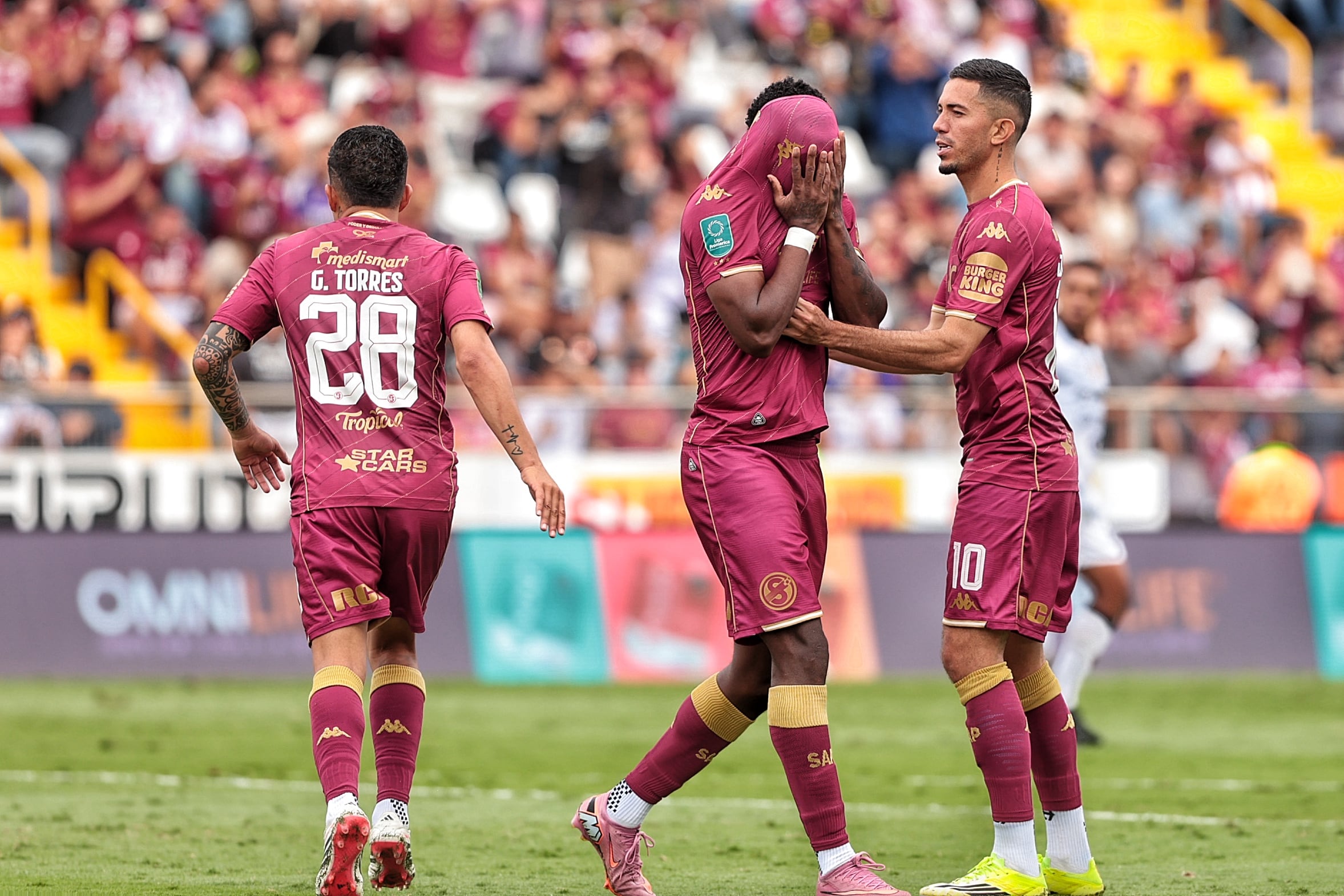 12/04/2026/ juego entere Deportivo Saprissa vs Municipal Liberia por la Liga a Promerica en el estadio Ricardo Saprissa/ foto John Durán