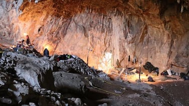 Mujer vivió en una cueva con sus dos hijas durante siete años