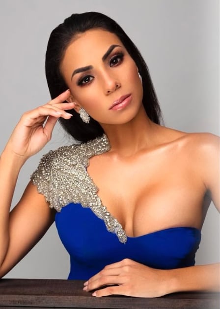 Sharon Gómez Recio, la modelo costarricense que asustó la semana pasada desde la camilla de un hospital, regresó a casa el fin de semana y este lunes dedicó emotivas palabras a su novio, a quien describió como su fiel compañero.