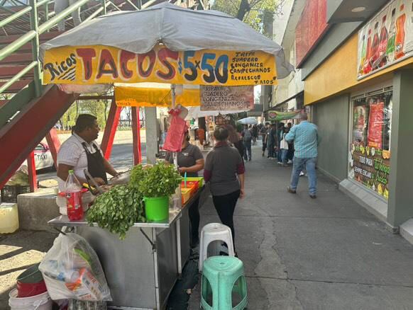 Los puestos de tacos son sensación en México.