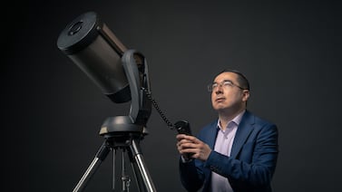 Costarricense que miraba las estrellas de niño entra a la élite científica donde brillaron Einstein, Hawking y Newton